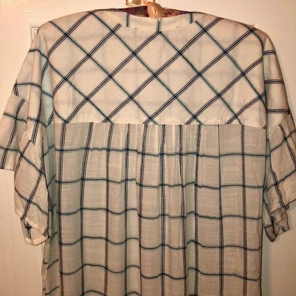 Bandolino L white blue green plaid short flutter sleeve button down shirt - Picture 5 of 10